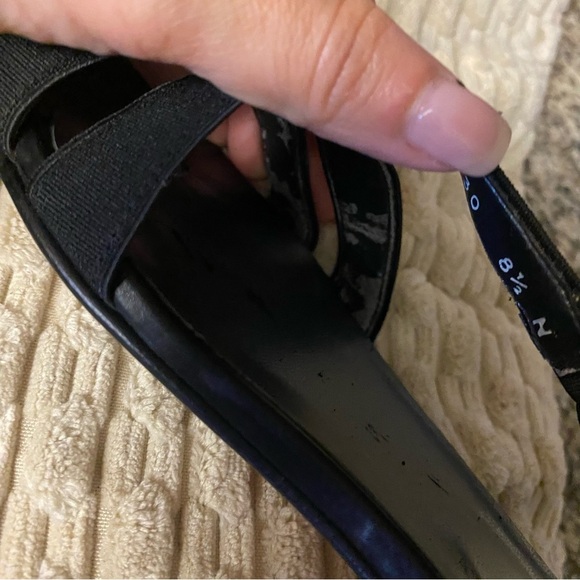 Stuart Weitzman Black Low Heeled Sandals - Size 8 1/2M - Picture 13 of 16